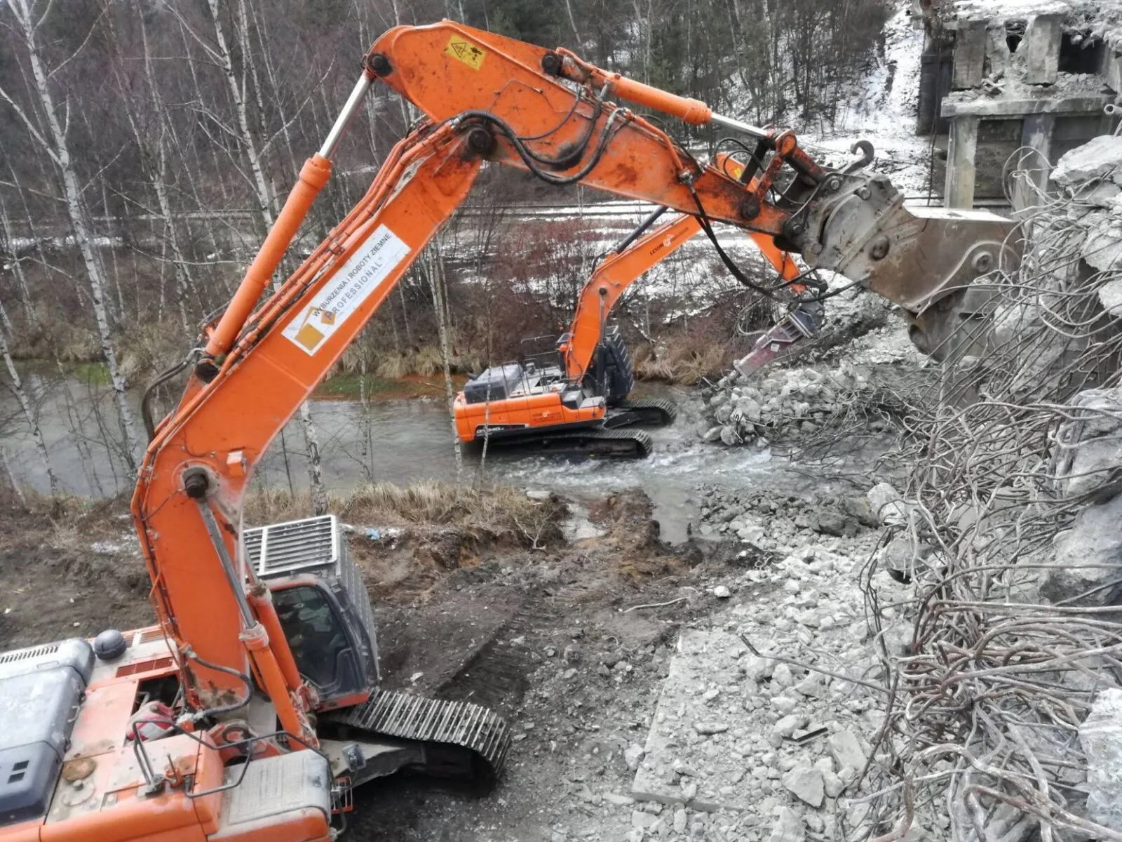 Jaworzno-Szczakowa: wyburzenie obiektu mostowego na linii kolejowej
