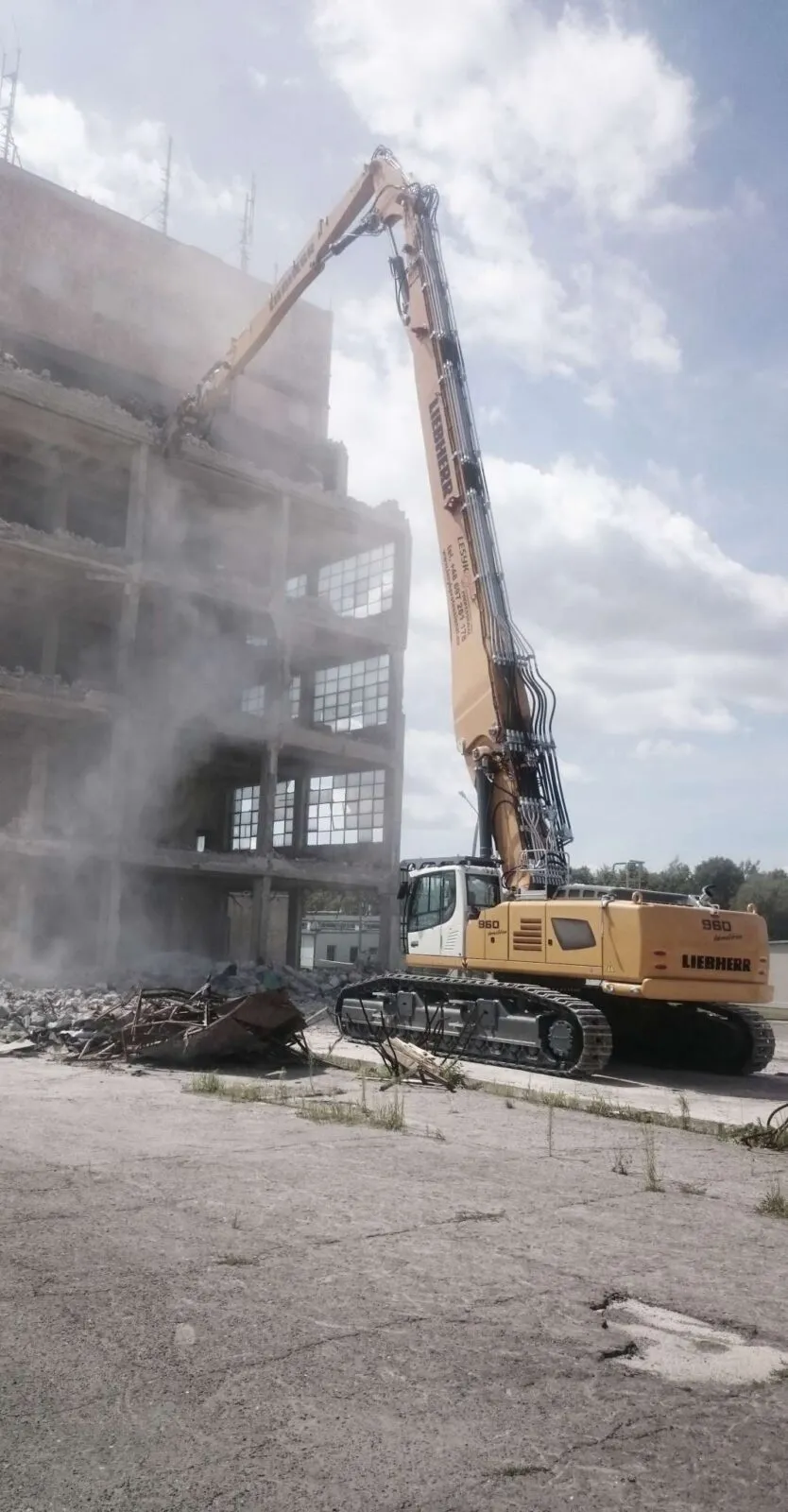 Pyskowice: rozbiórka budynku technologicznego