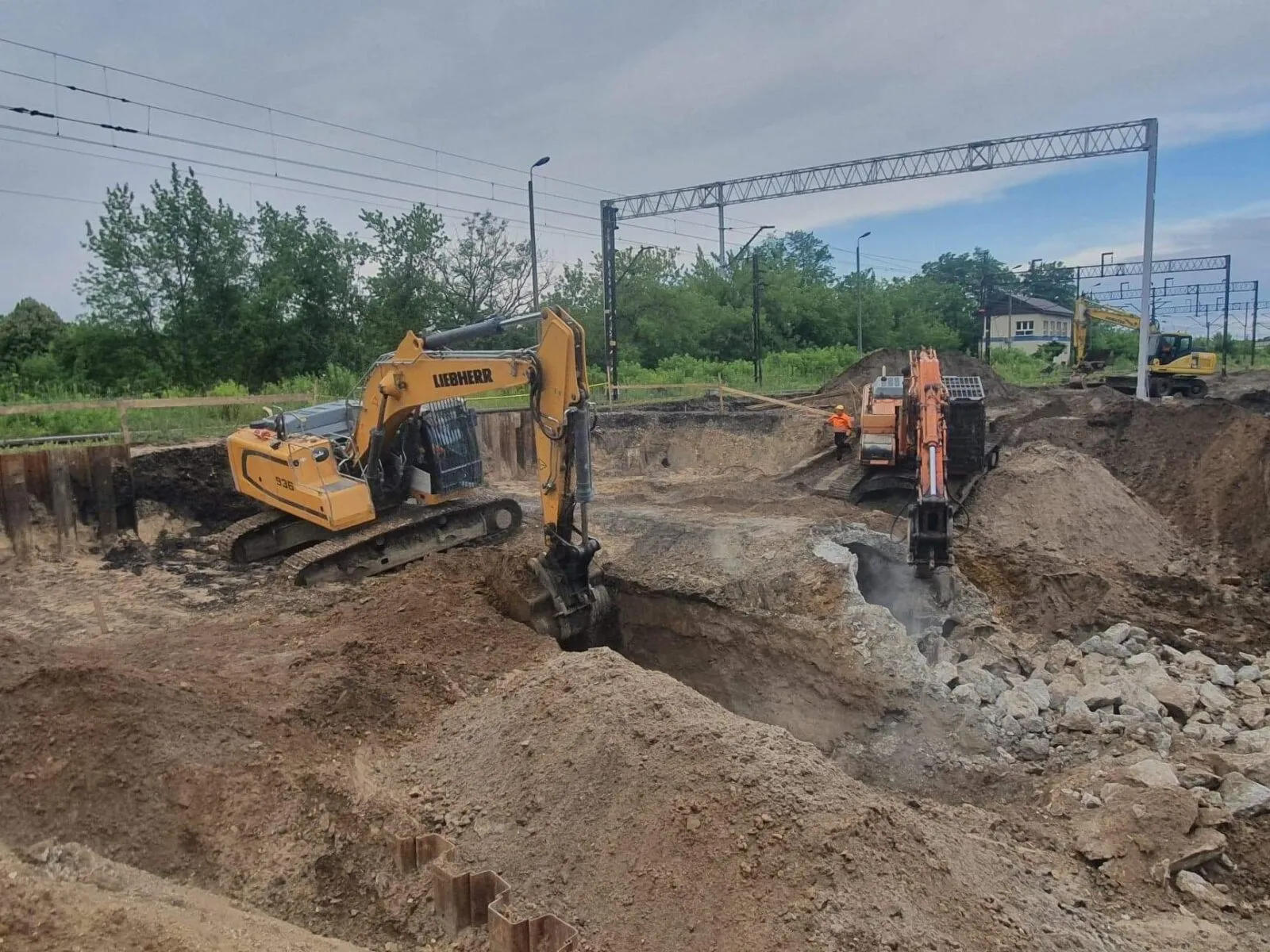 Trzebinia: rozbiórka obiektów na linii kolejowej