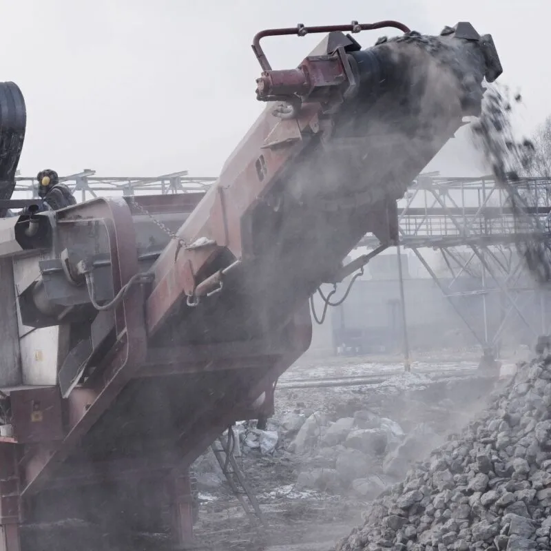 Oświęcim: wyburzenie fundamentów wraz z przekruszeniem betonu i pryzmowaniem