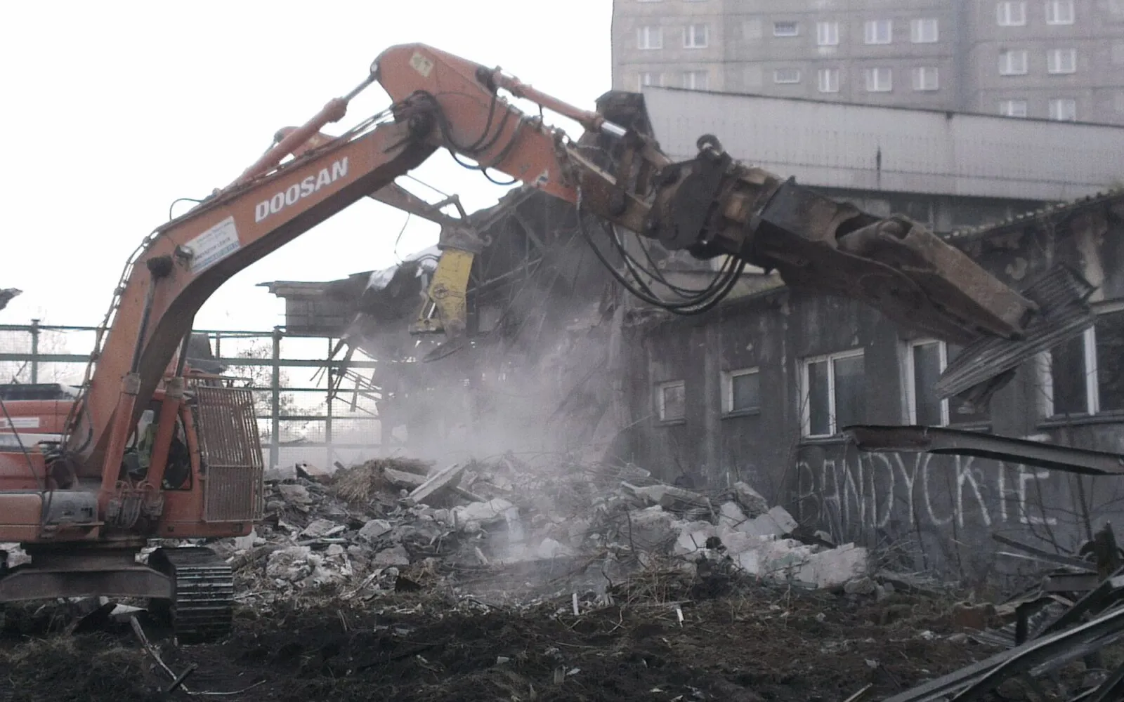 Katowice: rozbiórka obiektów kompleksu sportowego przy ul. Obroki