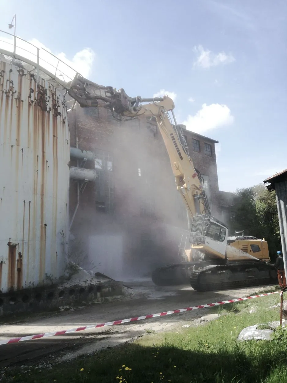 Oświęcim: demontaż zbiorników stalowych i nierdzewnych