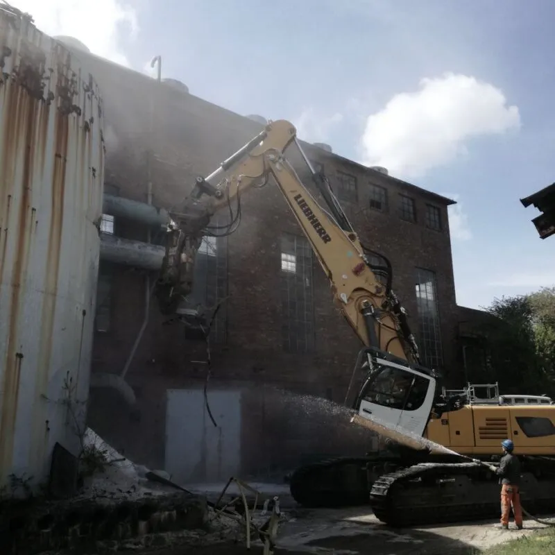 Oświęcim: demontaż zbiorników stalowych i nierdzewnych