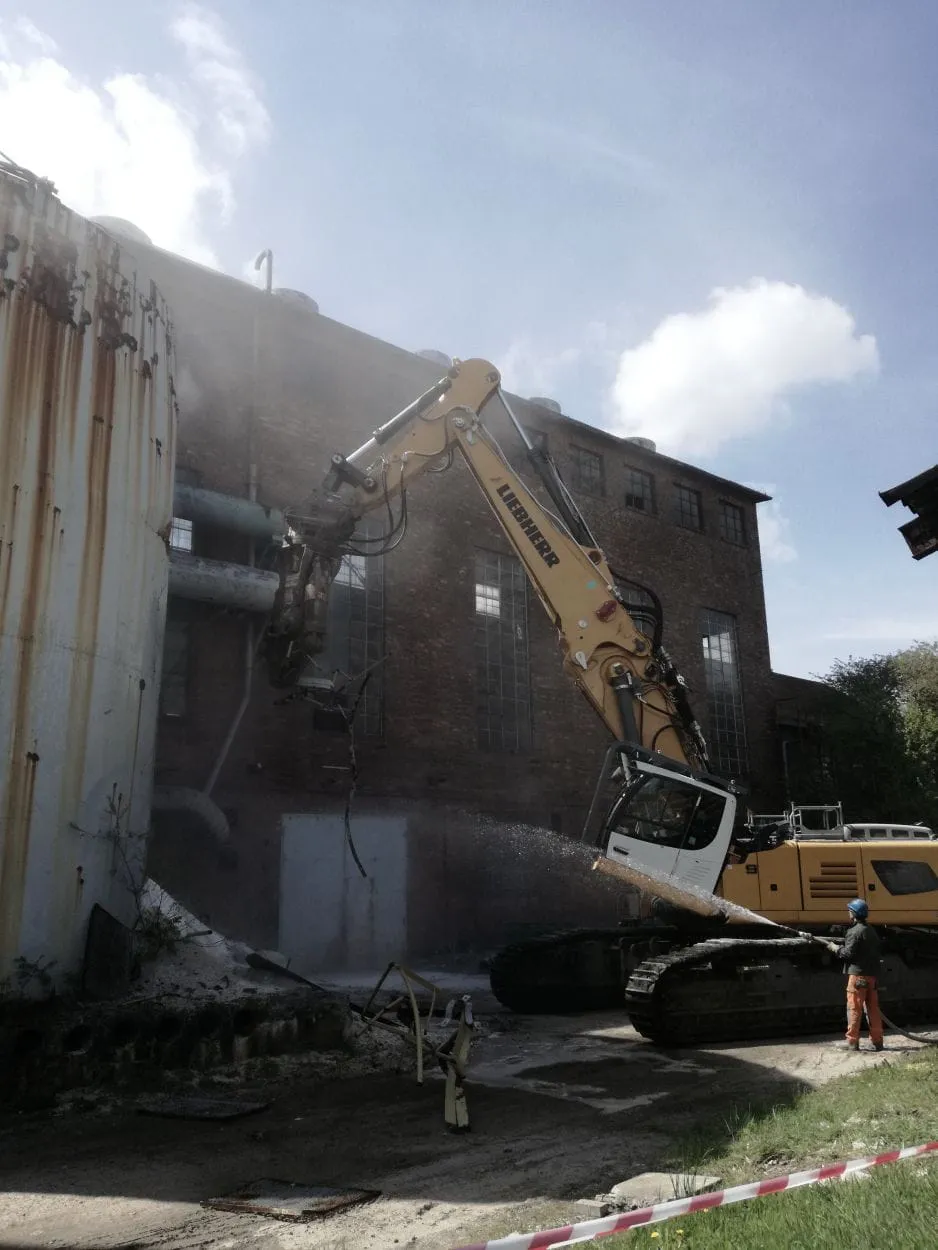 Oświęcim: demontaż zbiorników stalowych i nierdzewnych