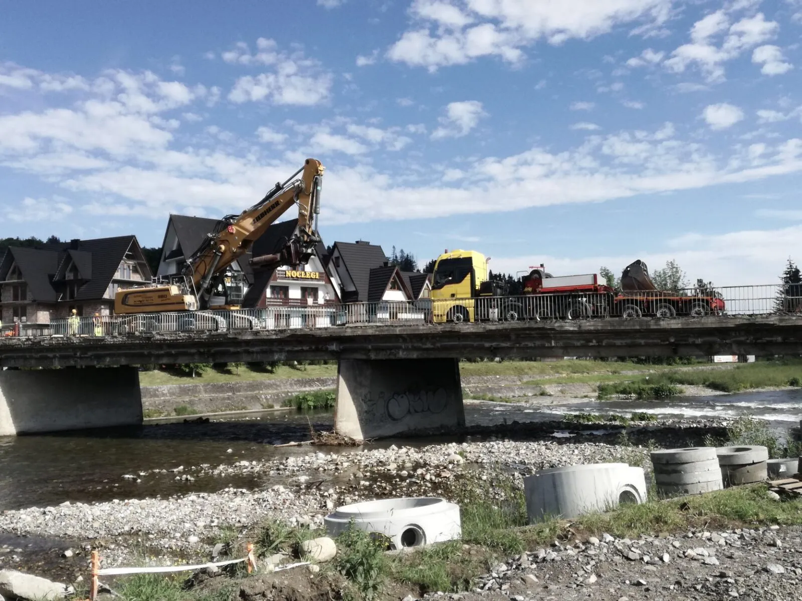 Biały Dunajec: wyburzenie mostu nad rzeką Biały Dunajec