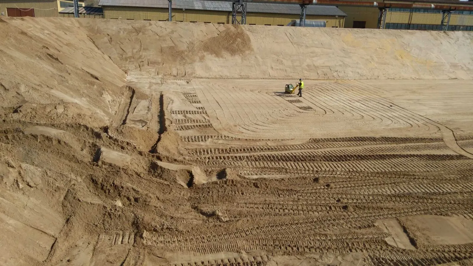 Jaworzno: roboty ziemne przy budowie zbiornika ścieków o kubaturze 12 800 m³