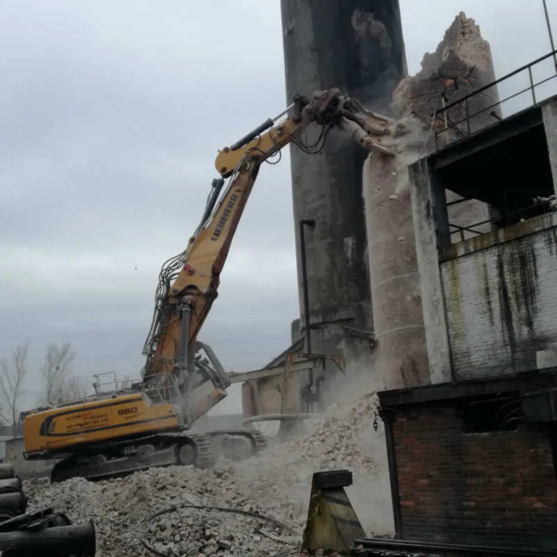 Czerwionka-Leszczyny: wyburzenie komina ceramicznego wysokości 20 m