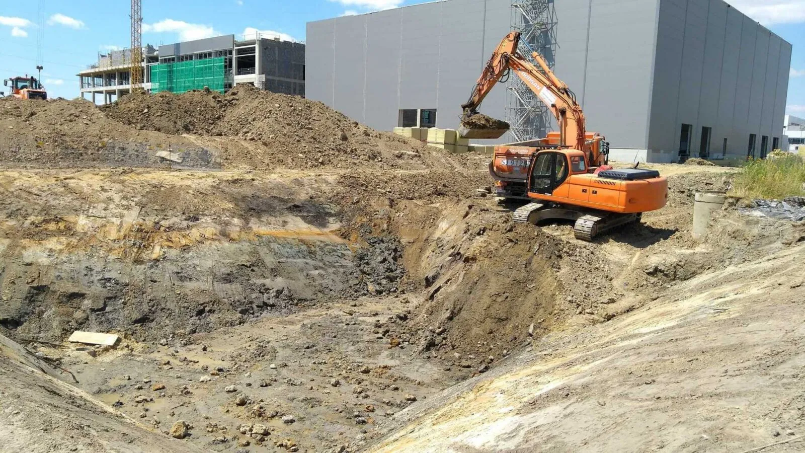 Gliwice: prace ziemne na budowie