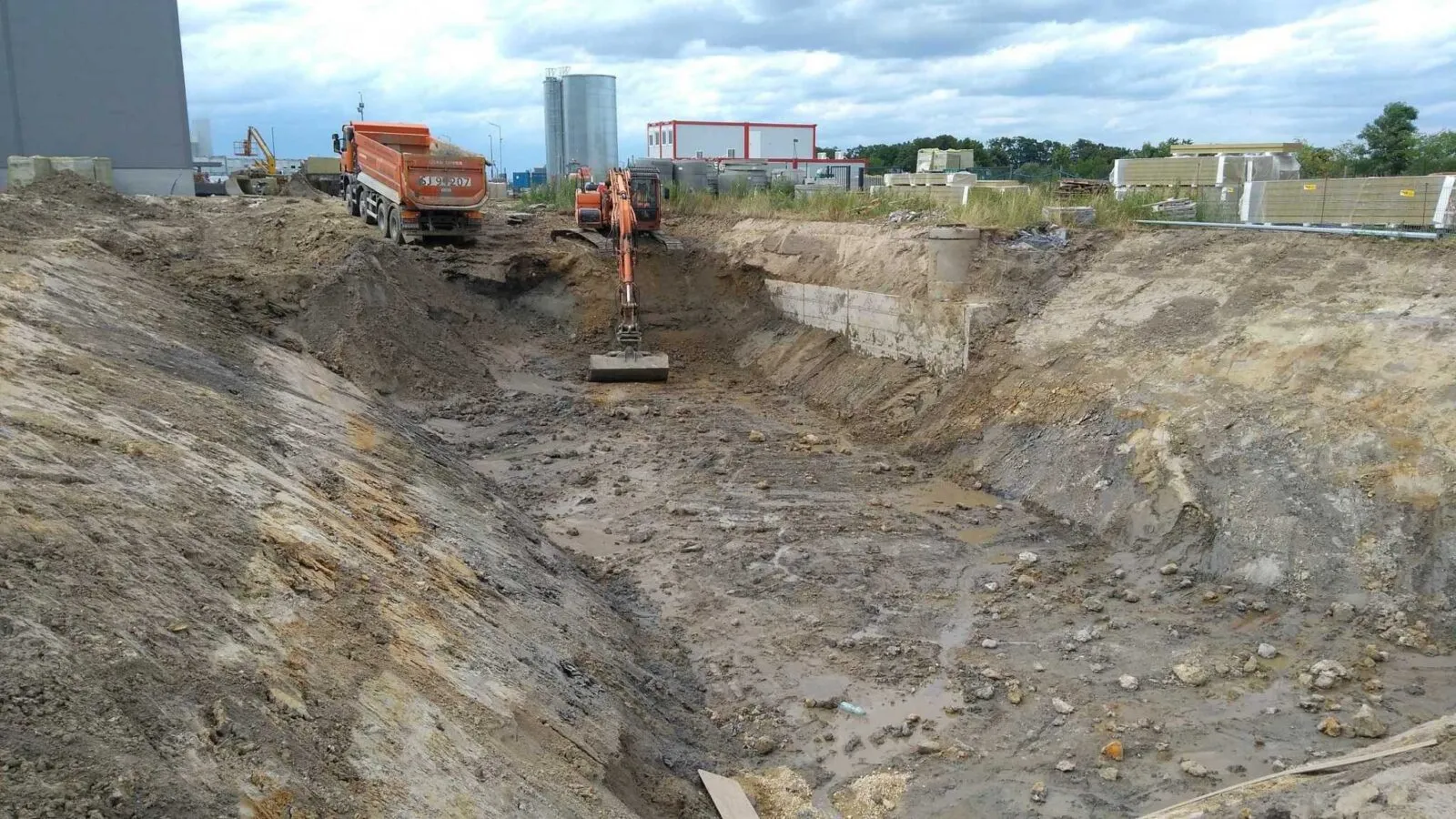 Gliwice: prace ziemne na budowie