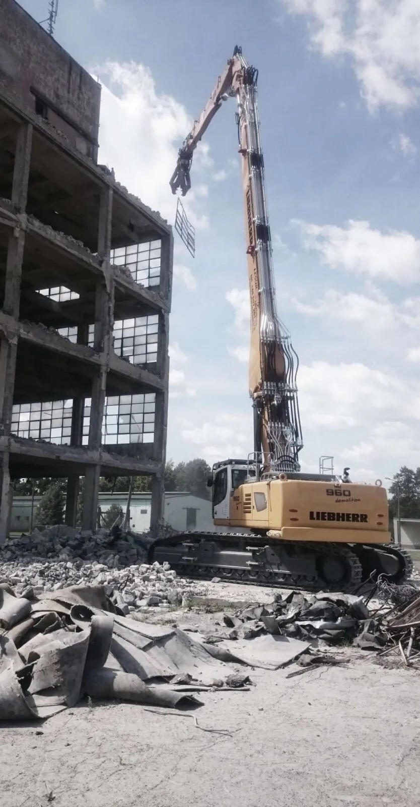 Pyskowice: rozbiórka budynku technologicznego