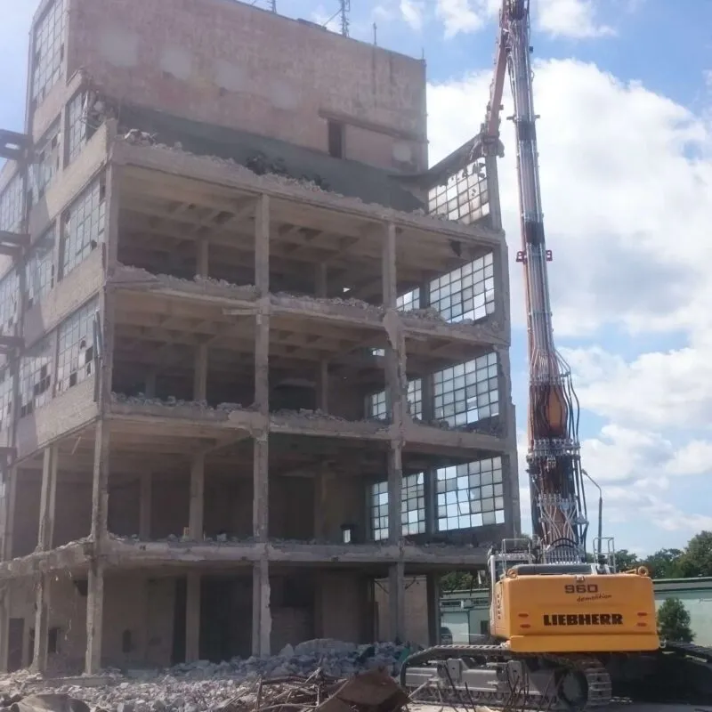 Pyskowice: rozbiórka budynku technologicznego