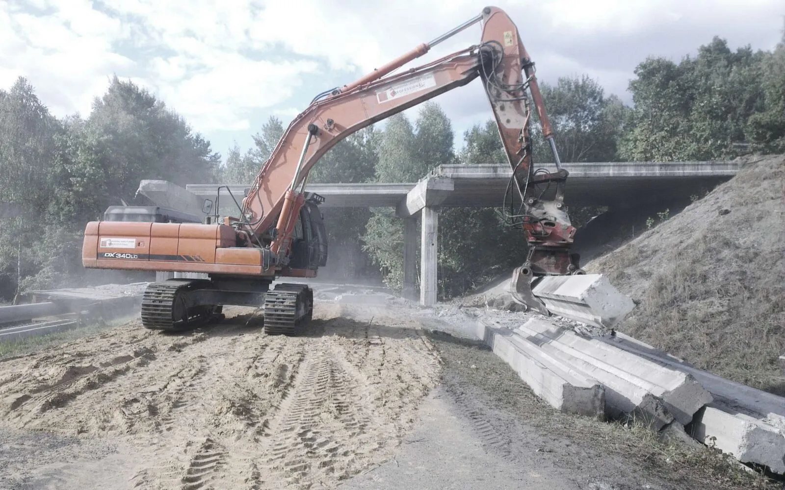Polkowice: rozbiórka ustroju nośnego wiaduktu